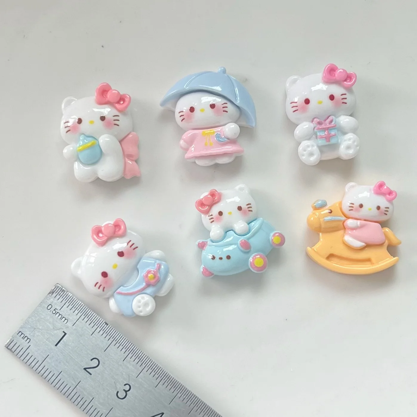 Cabochons de dessin animé Mininstants Sanurgente Hello Kitty, résine de dessin animé, matériaux d'artisanat bricolage, fabrication de bijoux, breloques, 5 pièces