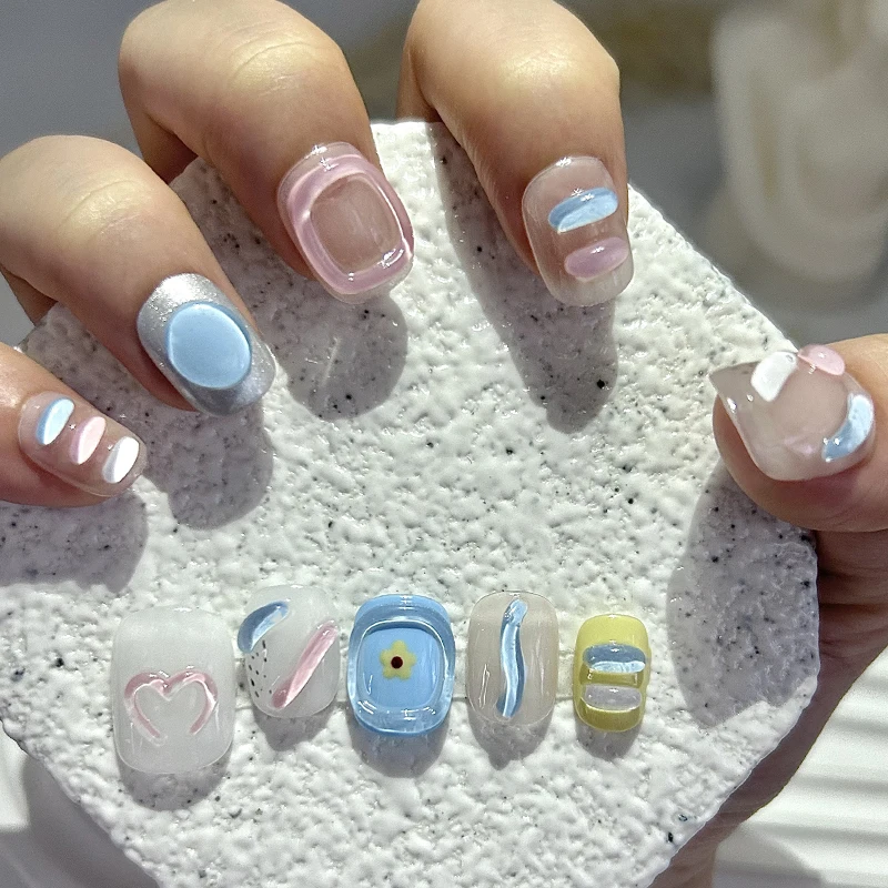 10 ชิ้นฤดูร้อนน่ารักมือสั้นกดเล็บมือหยิกสีน้ำตาลสีลูกอมศิลปะเล็บปลอมที่ถอดออกได้นำมาใช้ใหม่