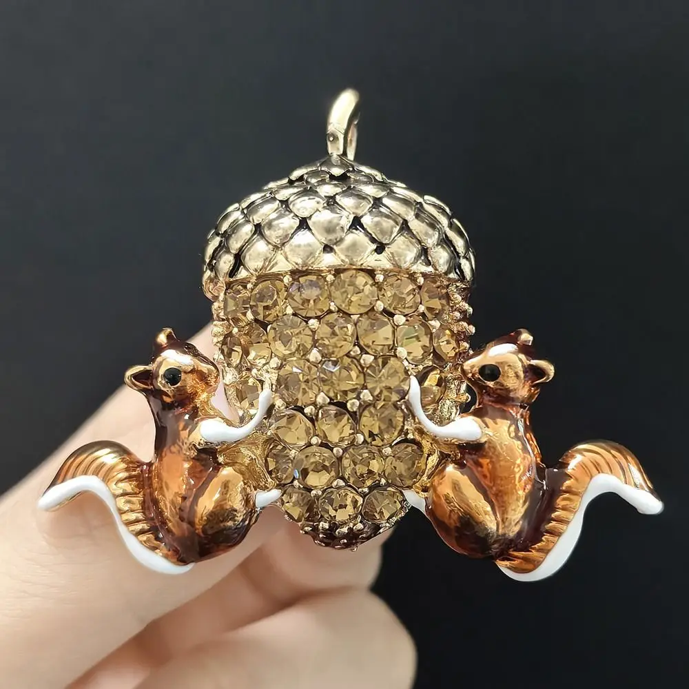 Vintage Squirrel Chestnut Brooches Sparkling Beautiful Rhinestone Brooches Crystal Rhinestones Enamel Animal Pins Casual Wear