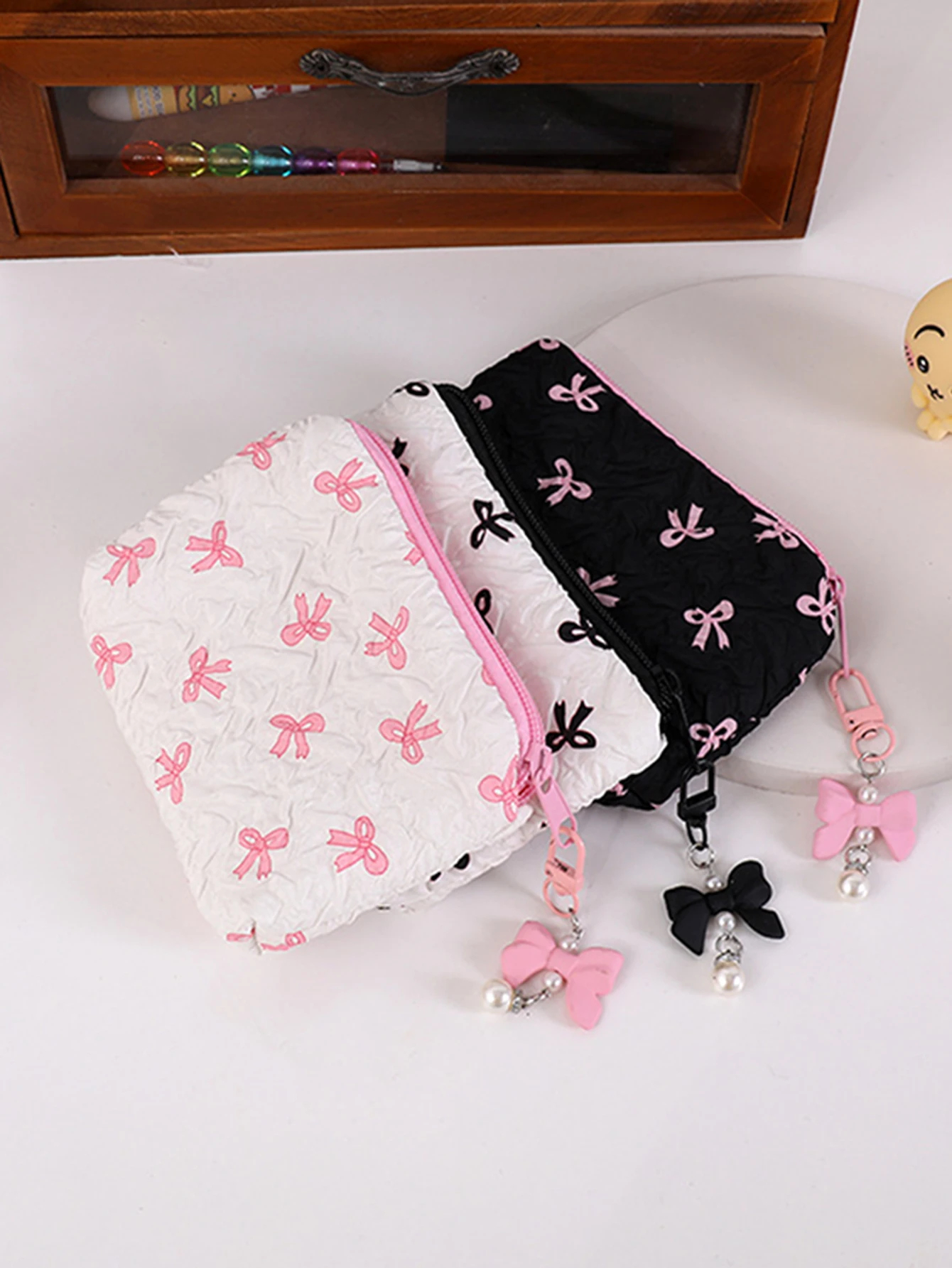 Plissierte Kosmetiktasche mit Schleife | Baumwoll-Kosmetiktasche für Damen, gesteppt, Reise-Make-up-Organizer für Mädchen, tragbare kleine Schleifen-Kosmetiktasche – Detail 5