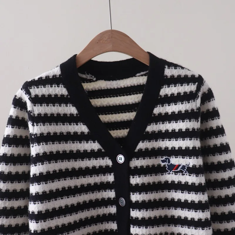 Autumn and Winter New Chest Puppy Embroidered Wave StripesVCollar Long Sleeve Knitted Cardigan Sweater Coat Slimming