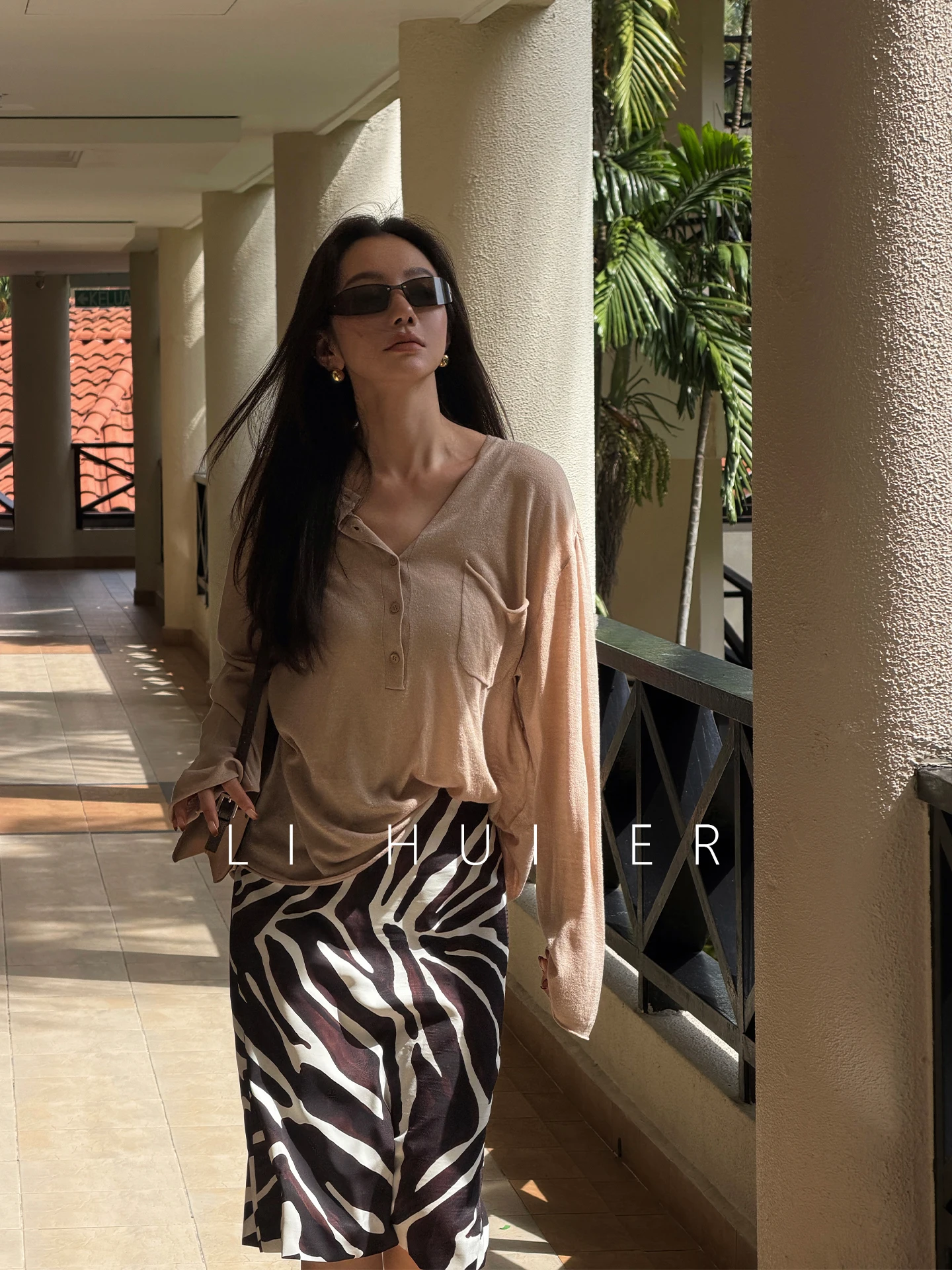 

Lihui'er Roman Wind Bell Salt Series mat Commute Design Sense Women's T-irt Loose Fit Long Sve round Ne Top