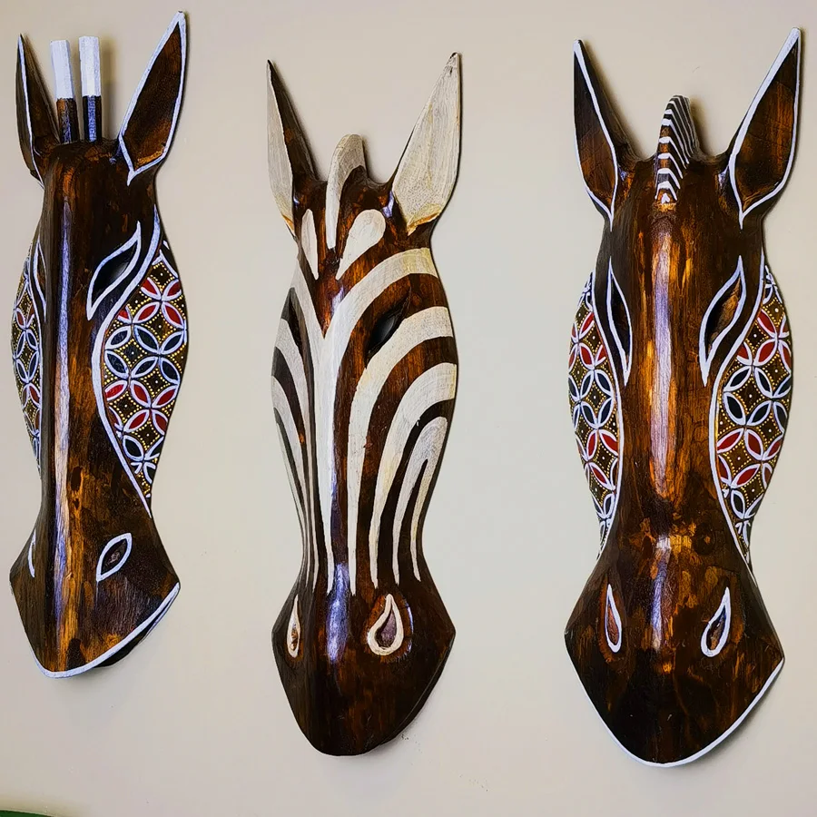 Solid Wood Zebra Giraffe African Decorative Wall Hanging Exquisit Paint Bar Coffee Shop Wall Decoration Pendant Woodcarving Mask