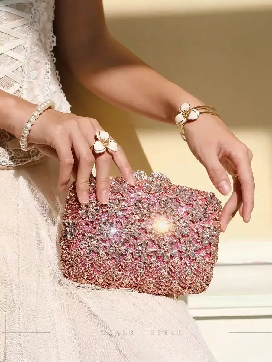 

Модная блестящая женская сумочка с кристаллами и стразами, роскошная вечерняя сумка для банкетов, изысканный клатч для свадеб и вечеринок.