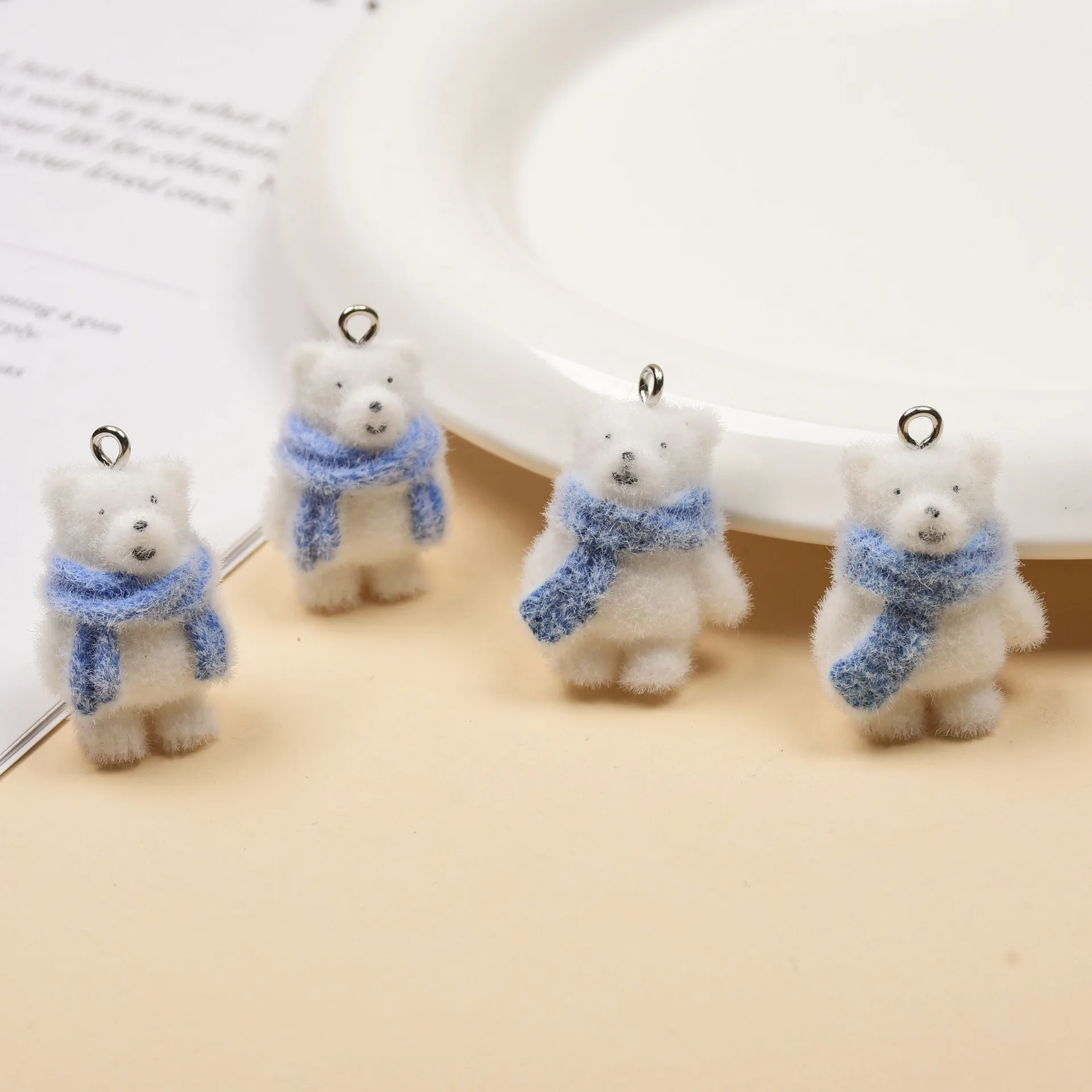 

2Pcs Flocked Pendant Cartoon Cute Polar Bear Resin DIY Charm Mobile Phone Chain Keychain Bag Accessories Material