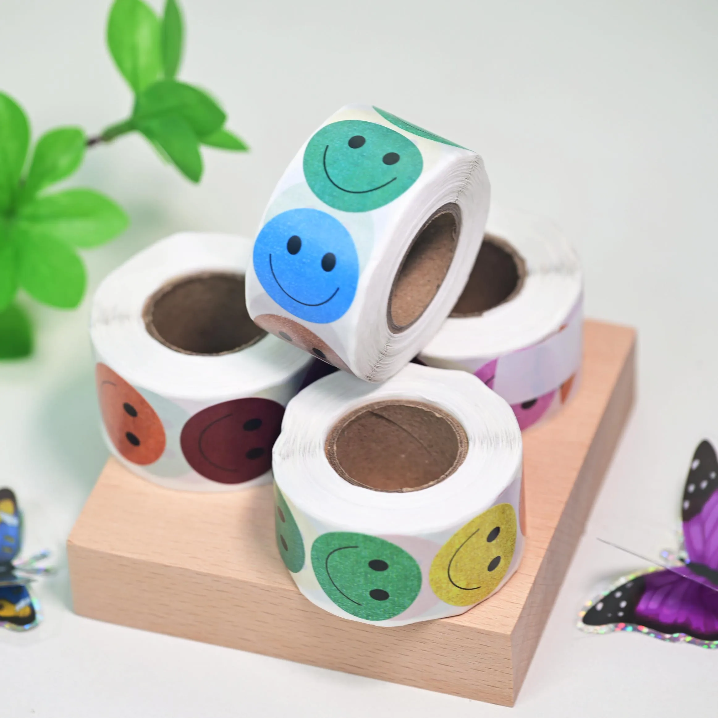 500 Pcs 2.5cm Round Colorful Smiley Face Stickers Roll, Happy Smile Reward Labels, Self Adhesive Incentive Stickers for Kids Tea