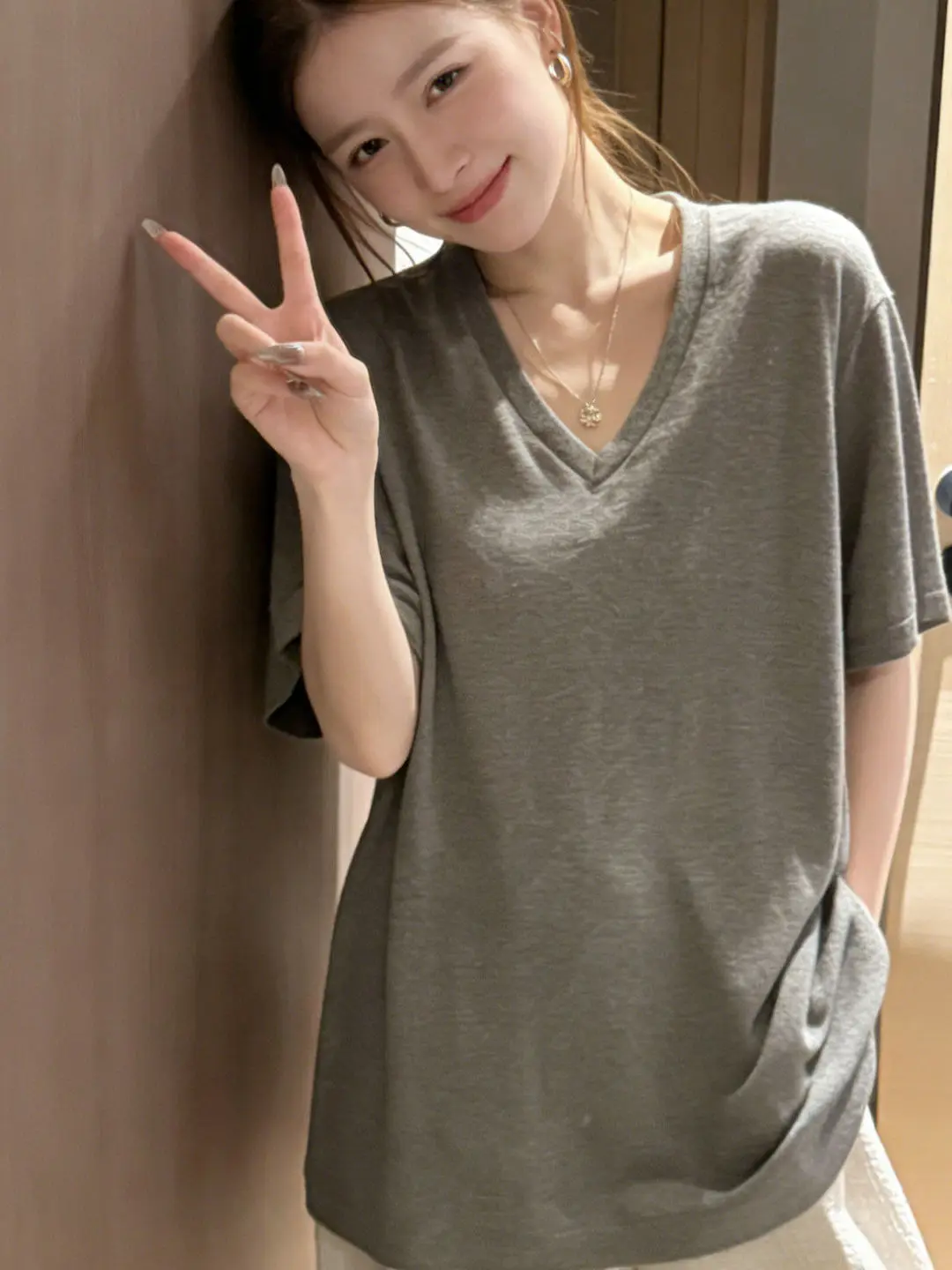Casual V-Neck Short Sleeve T-Shirt Women's Summer 2026 New Loose Fit Grey Casual Half Sleeve Top Soft Comfortable Cotton