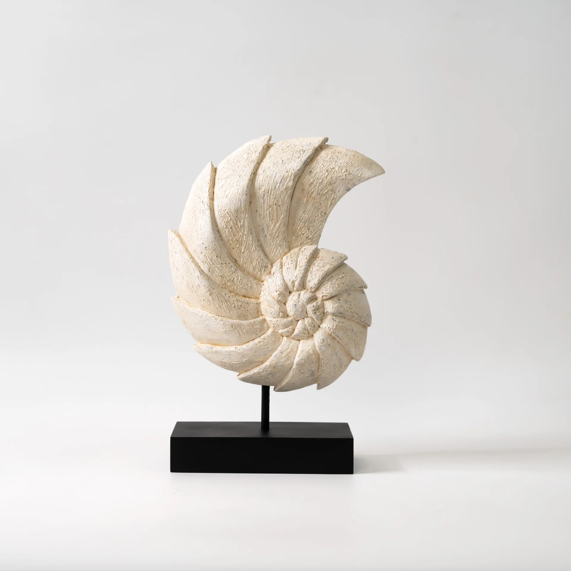 CX Modern Minimalist Home Living Room Entrance Table Conch Ornament Sculpture