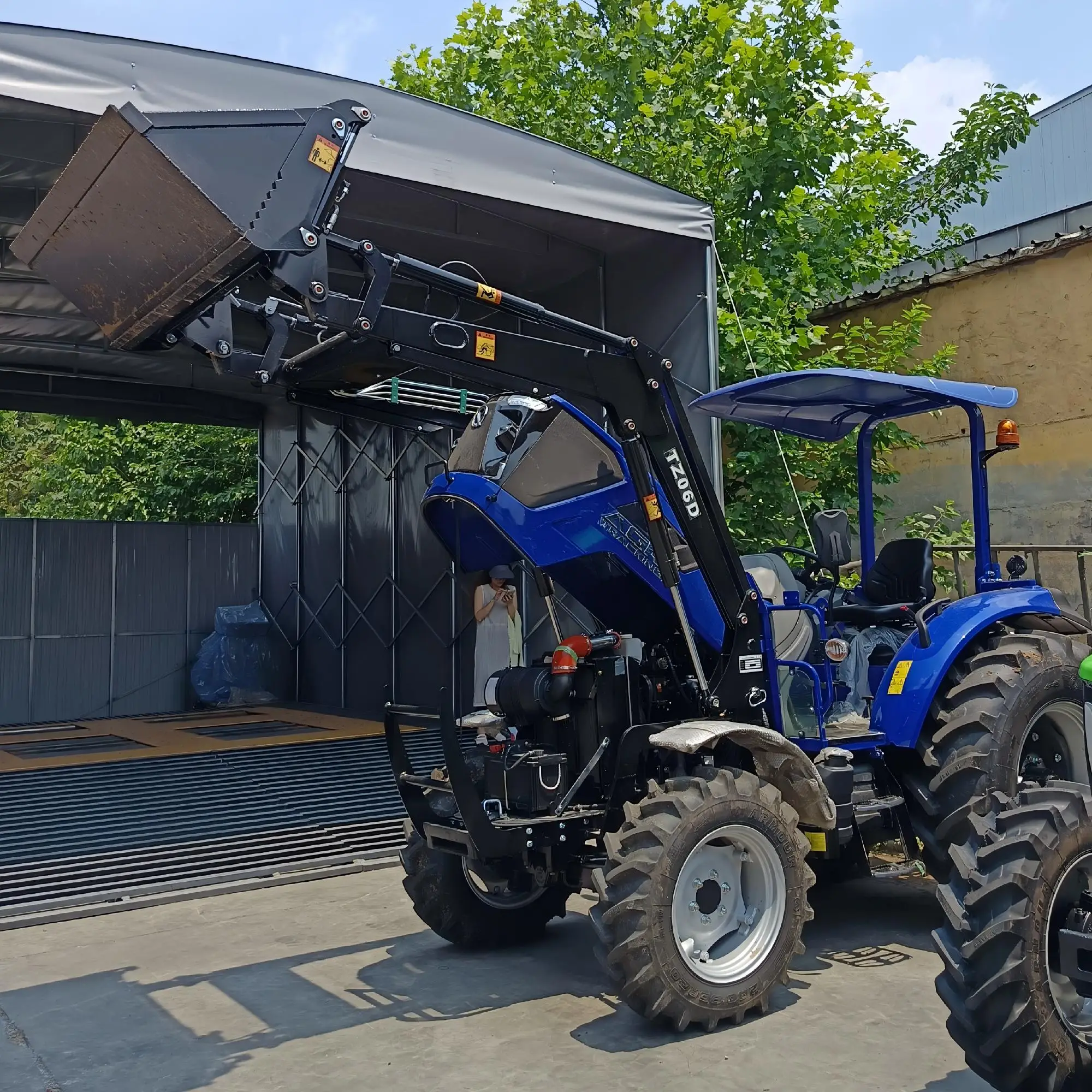 Mini Farm TractorWith cab and loading shovel 50HP 70HP 4WD Engine Wheel Small Garden Tractor