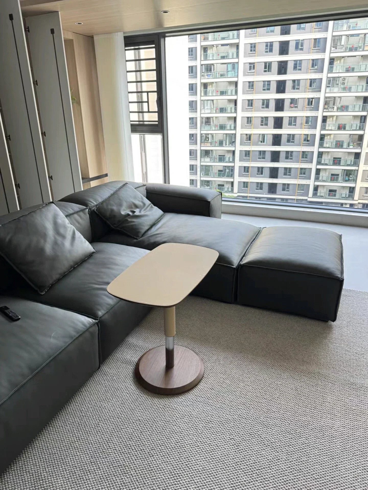 يمكن رفع سرج الجلد الإيطالي الفاخر الخفيف وأريكة طاولة القهوة وطاولة مستديرة صغيرة #2