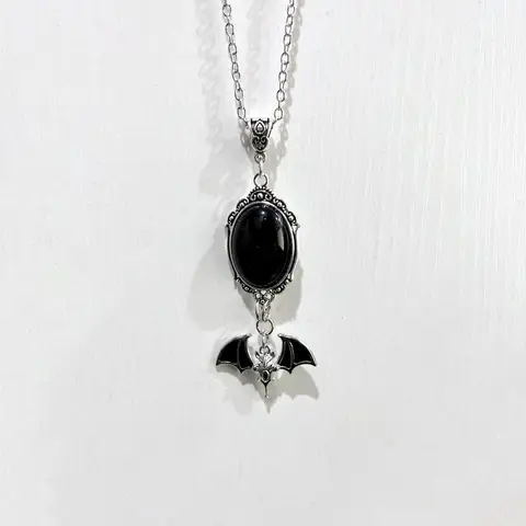 Gothic Vampire bat Necklace For Women Man Fashion Witch Accessory Jewelry Gift Retro Bat Blood Cameo Drop Pendant Bat Choker