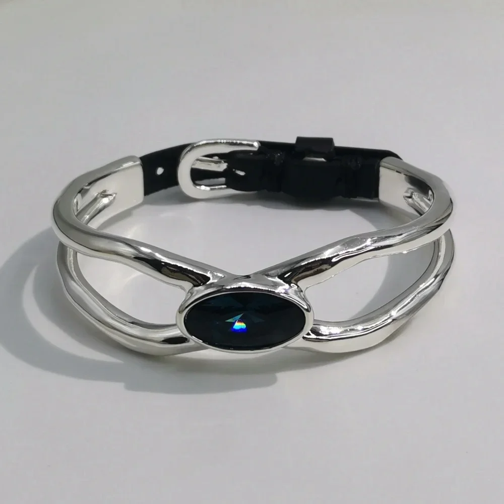 

2025 unique European and American fashion trend gold and silver geometric belt buckle bracelet as a couple gift