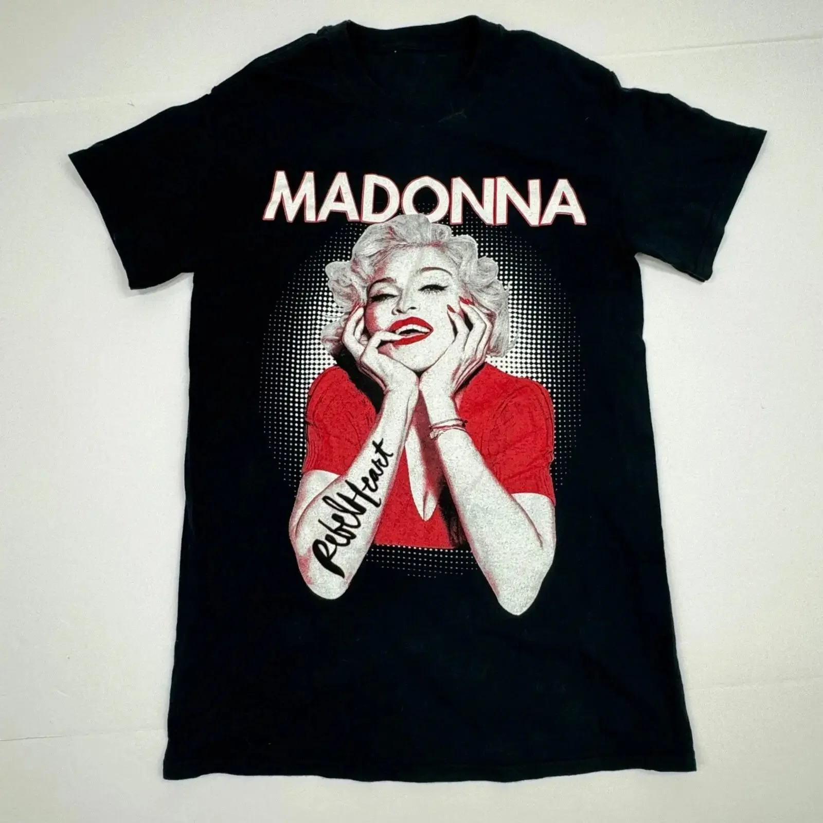 Camiseta Madonna Rebel Heart Tour Tamanho Pequeno Gola Redonda Estampa Vintage Lavada Unissex Ligeiramente Estilizada Confortável