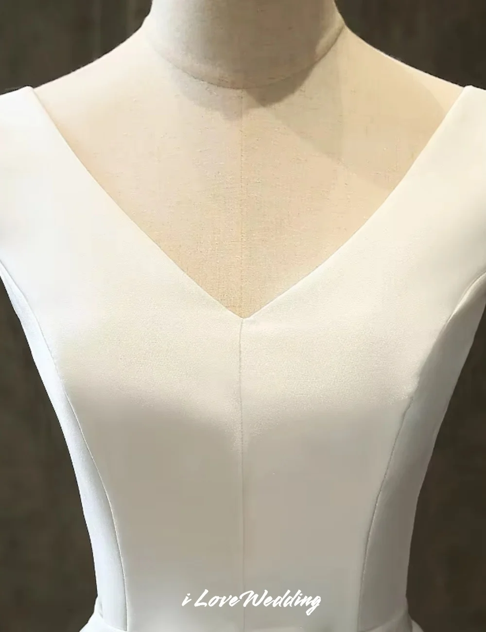 Branco com decote em v vestidos de baile cetim sem mangas arco vestido de baile plissado aberto volta criss-cross chá-comprimento vestido 2025 personalizado