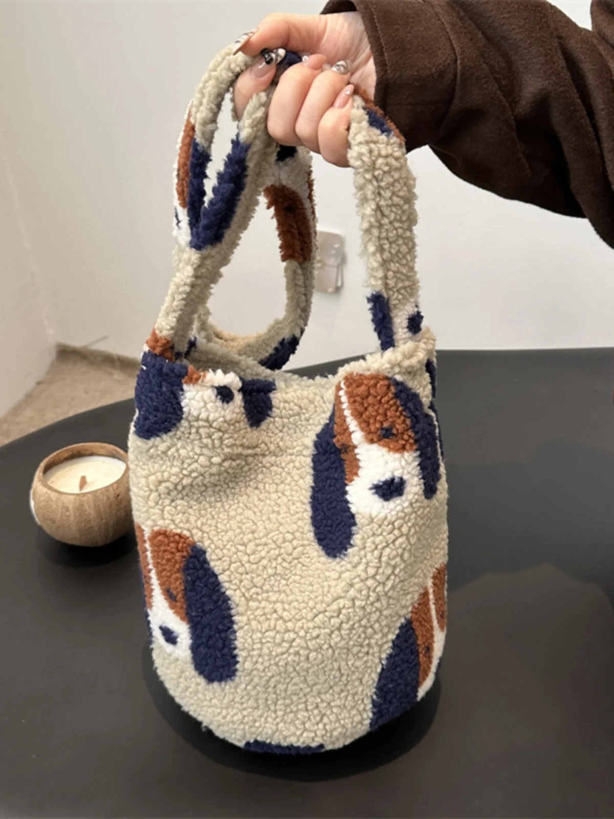 Lamb Fur Women's Tote Bag Large Capacity Slant Cross Single Shoulder Bag Fashionable Leisure Style Commuting Bag