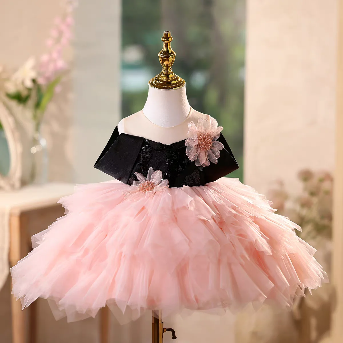 

Dreamy Vow Charming Pink Applique Girls Dress Black Sleeveless Top Children Princess Birthday Wedding Party Festival Dress D112