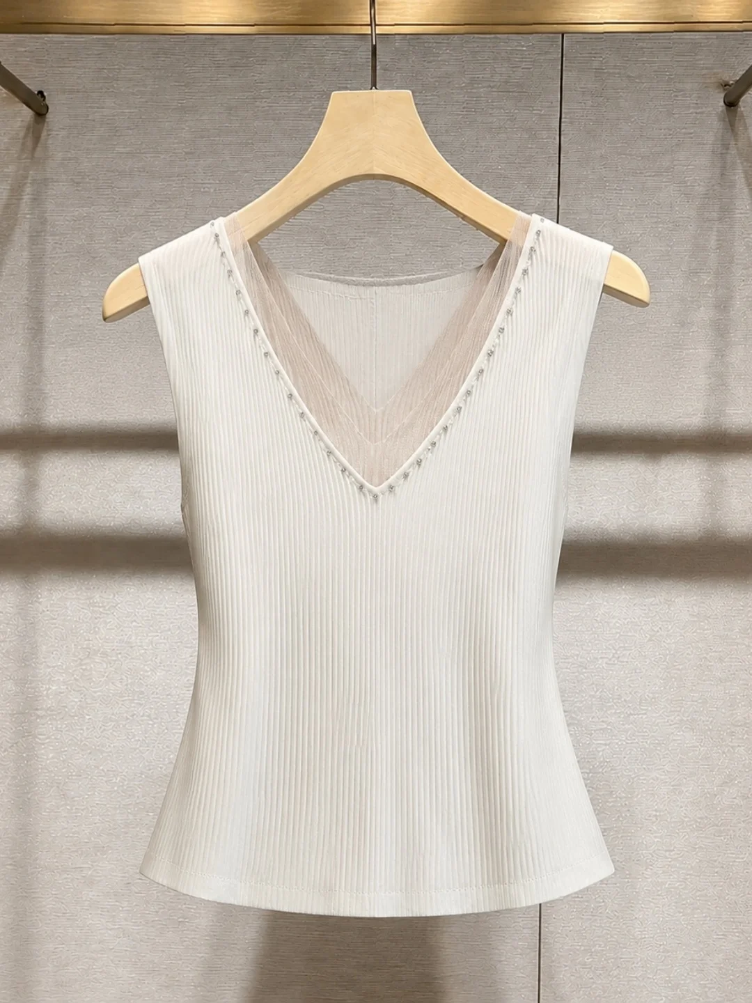 

Soft V-Neck Ice Silk Knitted Vest Women's Summer Fashion Top Gentle Age-Defying Design Splice Straight Cut Large Size Inner Wear