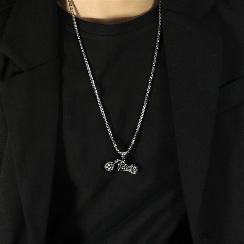 2022 Trend Skull Flame Motorcycle Pendant Necklace Hip Hop Punk Soul Chariot Men\'s Titanium Steel Necklace Jewelry Accessories