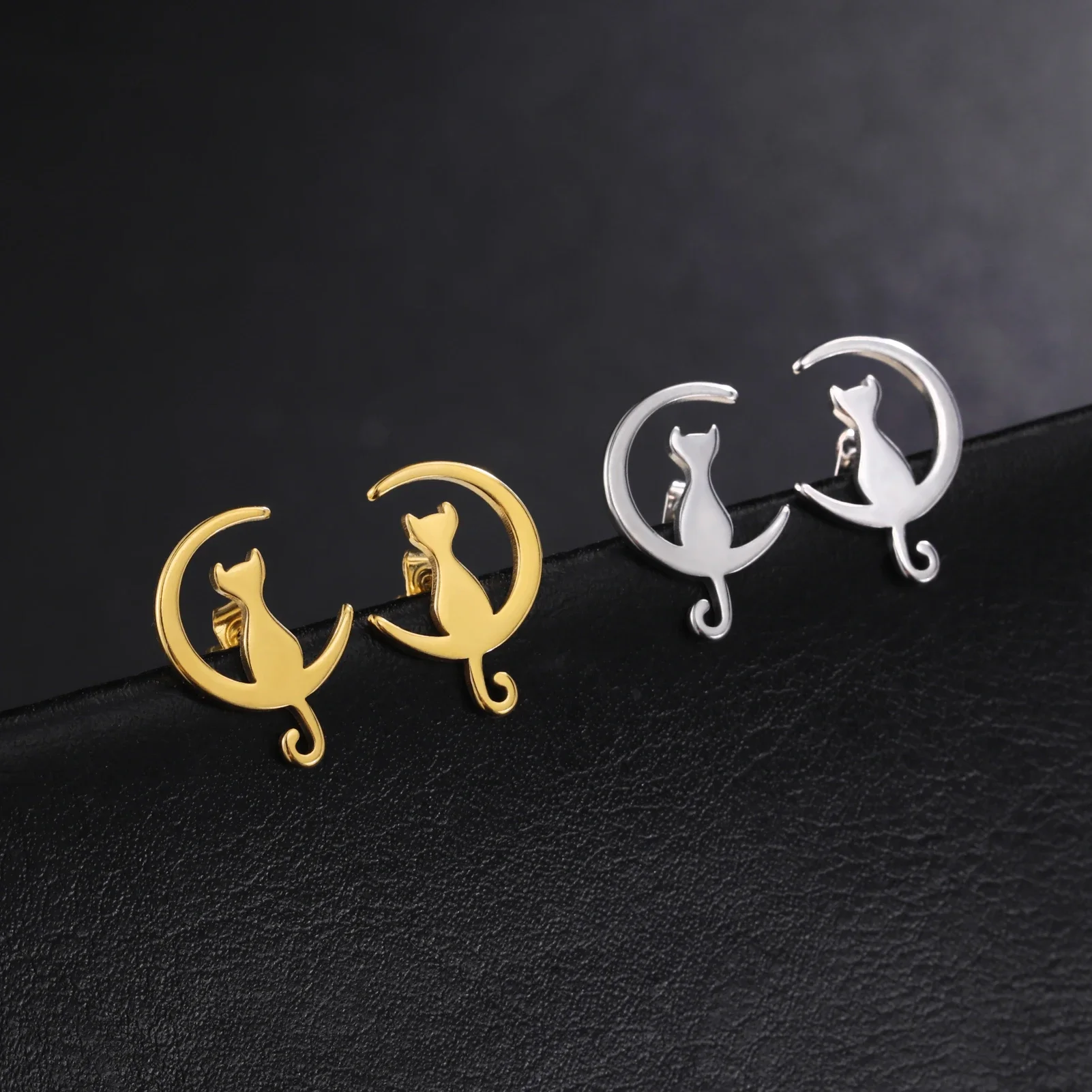 Skyrim Stainless Steel Moon Cat Stud Earring Simple Korean Style Ear Jewelry for Women Girls 2024 Trendy Wedding Gift Wholesale