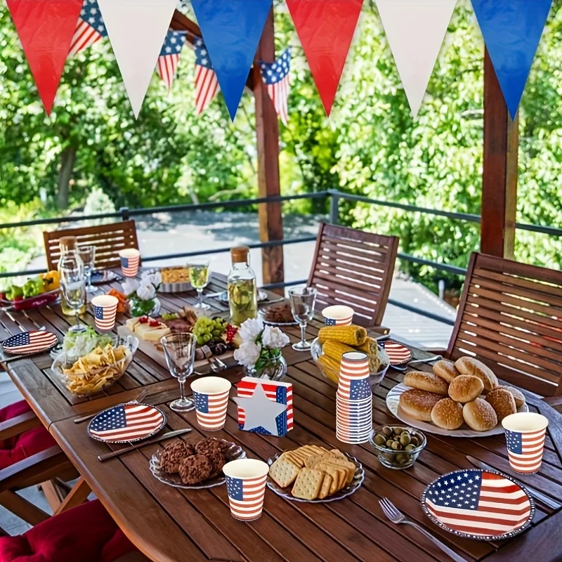 10m Rot-Weiß-Blaue Wimpelkette Patriotische Partybanner 20x30cm Dreieckige Wimpelgirlande aus PE-Kunststoff für USA 4. Juli Geburtstag – Detail 3