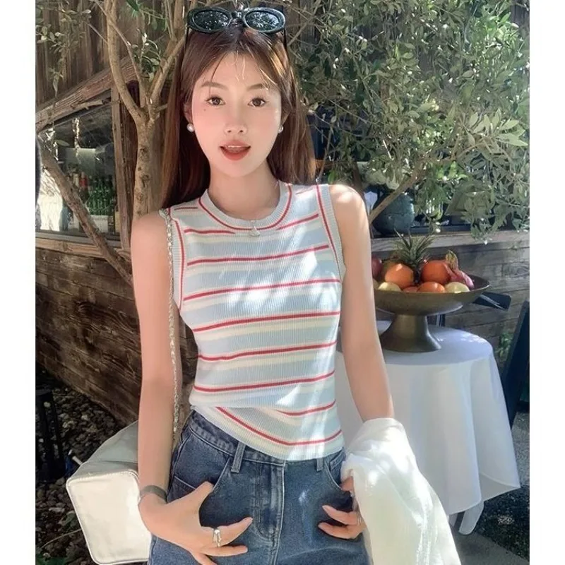 

Винтажный полосатый вязаный жилет контрастного цвета для женщин, новинка 2025 года, верхняя одежда без рукавов, облегающий пуловер, повседневный короткий свитер