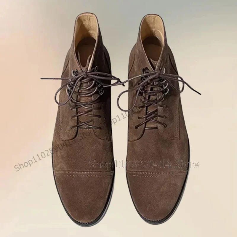 รองเท้าบูทข้อเท้าแบบผูกเชือก ดีไซน์เย็บสีน้ำตาล แต่งลายกำมะหยี่ แฟชั่นสำหรับผู้ชาย รองเท้าผู้ชายทำมือสุดหรู เหมาะสำหรับงานปาร์ตี้ งานเลี้ยง งานออฟฟิศ และใส่ลำลอง