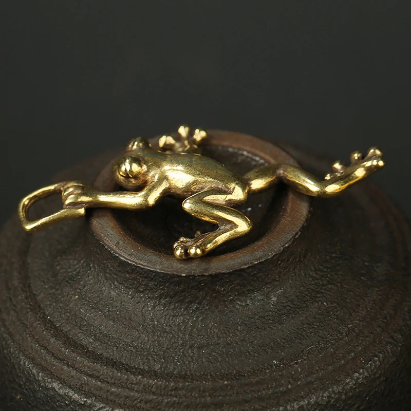 Small Simulation Solid Brass Leaping Frog Statue Keychain Pendant Miniatures Figurines For Home Decor Desktop Car Keychain