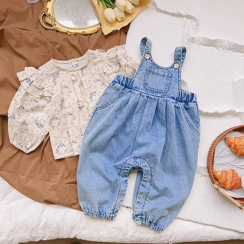 Babykleding 2024 Herfst Koreaanse Stijl Casual Gebloemd Overhemd Denim Bretels Meisjes Herfst Modieuze Zoete Kids Bovenkleding