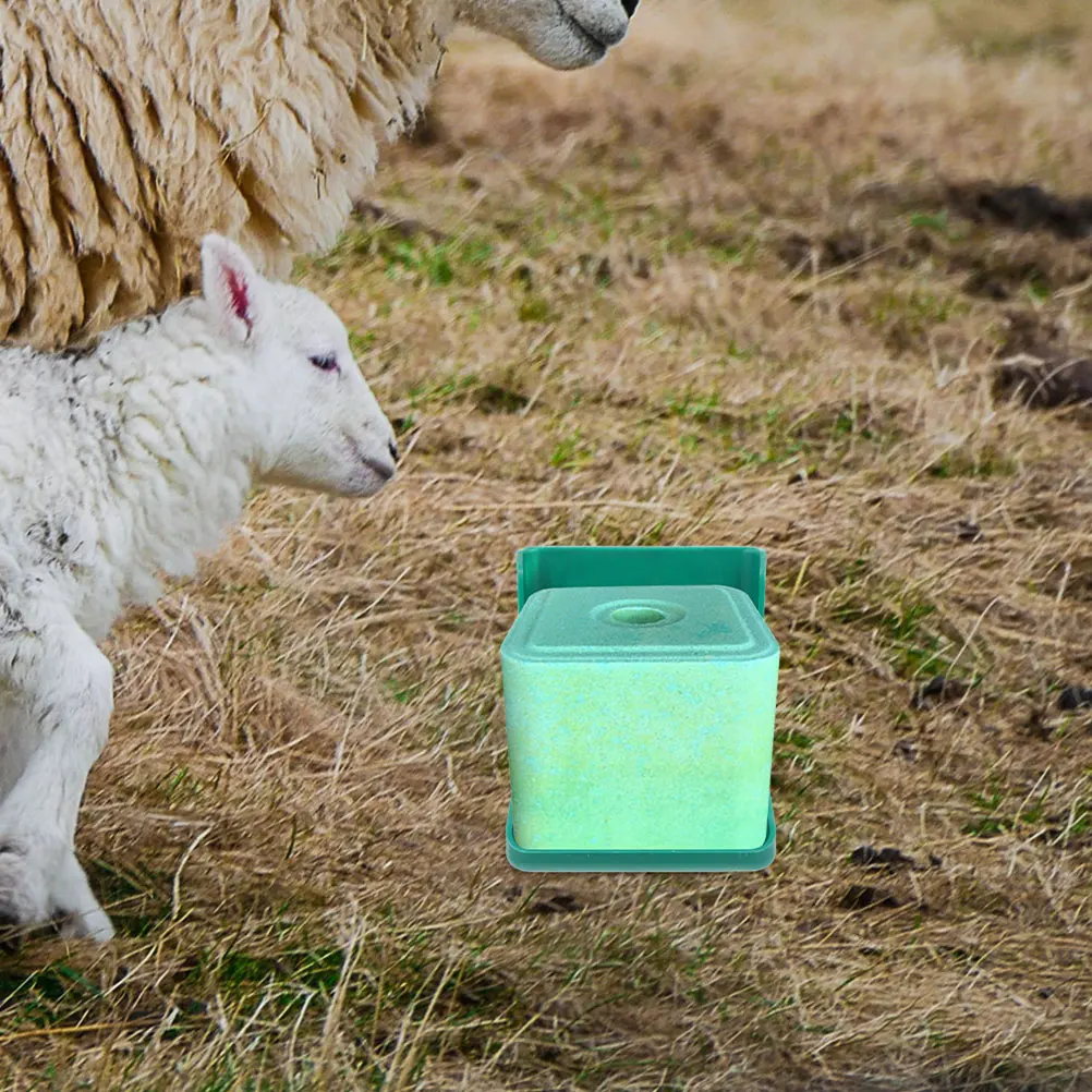 

2pcs Salt Box Durable Livestock Feeder Cattle Sheep Cow Mineral Feeder Horse Salt Blocks Rack Reusable Farm Supplies