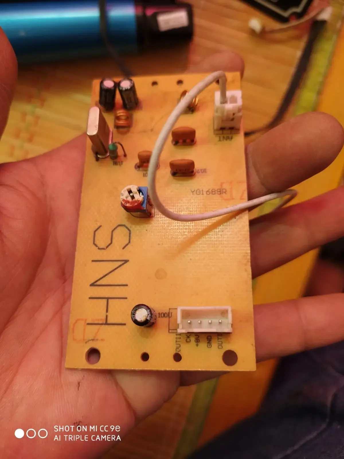 Placa de micrófono inalámbrico, receptor de Audio con batería, fuente de alimentación de 256,1 MHz y 8V