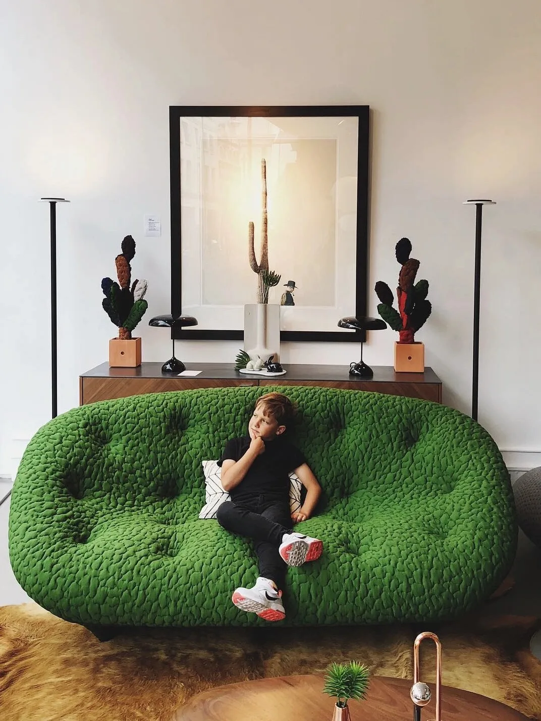 

Creative Nordic simple 3D fabric curved shell sofa