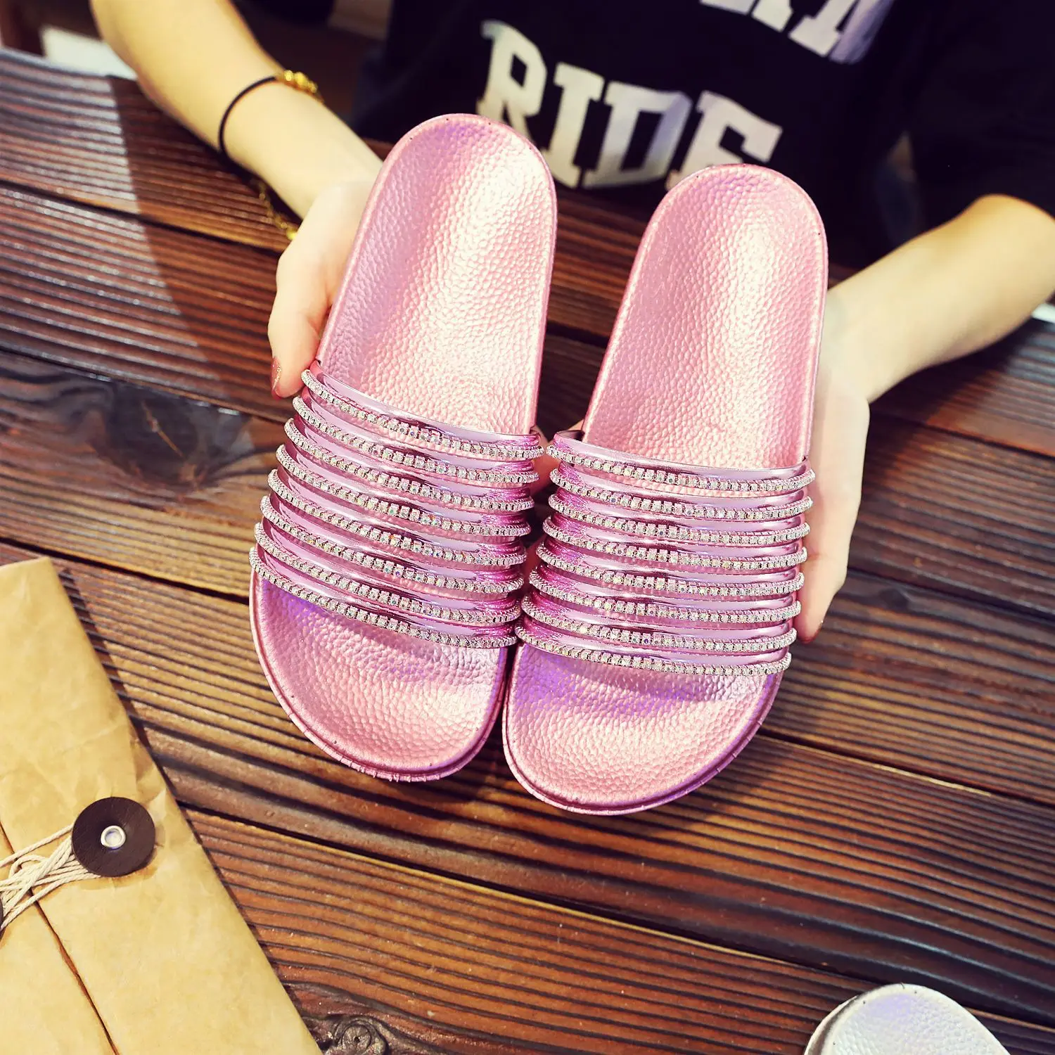 Glitter Slippers Women Summer Sandals 2024 Fashion Bling Female Candy Color Flip Flops Beach Diamond Flat Shoes Outdoor Sandals