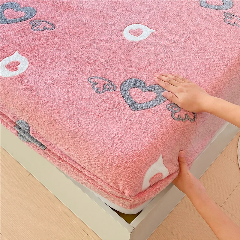 1PC Pink Heart & Wing Pattern Plush Fitted Sheet, Cute Romantic Flannel Bedding for Bedroom Decor