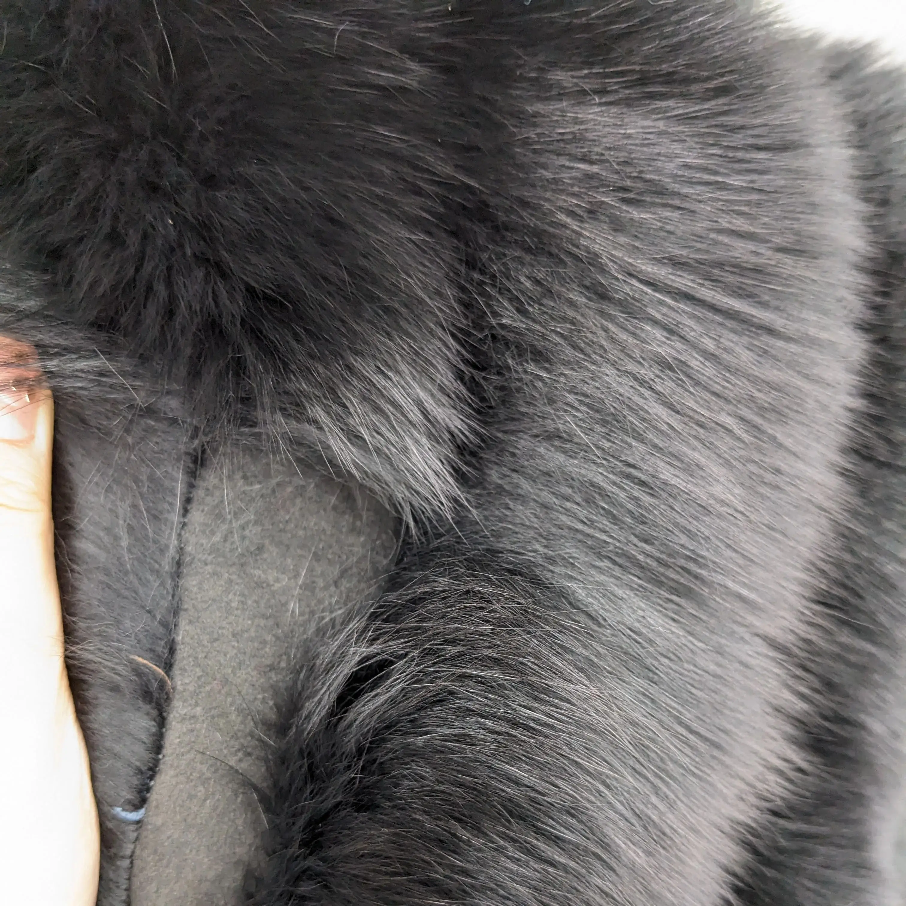 معطف فرو الثعلب الحقيقي مع سترة شتوية عصرية برقبة على شكل حرف V سميكة ودافئة فاخرة فروي 250450