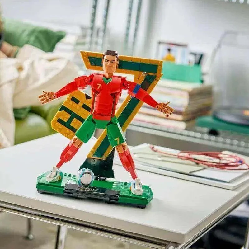 

Cristiano Ronaldo Legend Building Blocks Football Star Figure Model DIY Puzzle Bricks Home Desktop Decoration Birthday