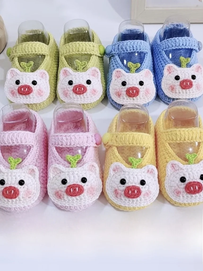 sapatos-de-verao-artesanais-para-bebes-botinhas-de-trico-com-desenho-de-porquinho-presente-para-recem-nascidos-kit-de-mate