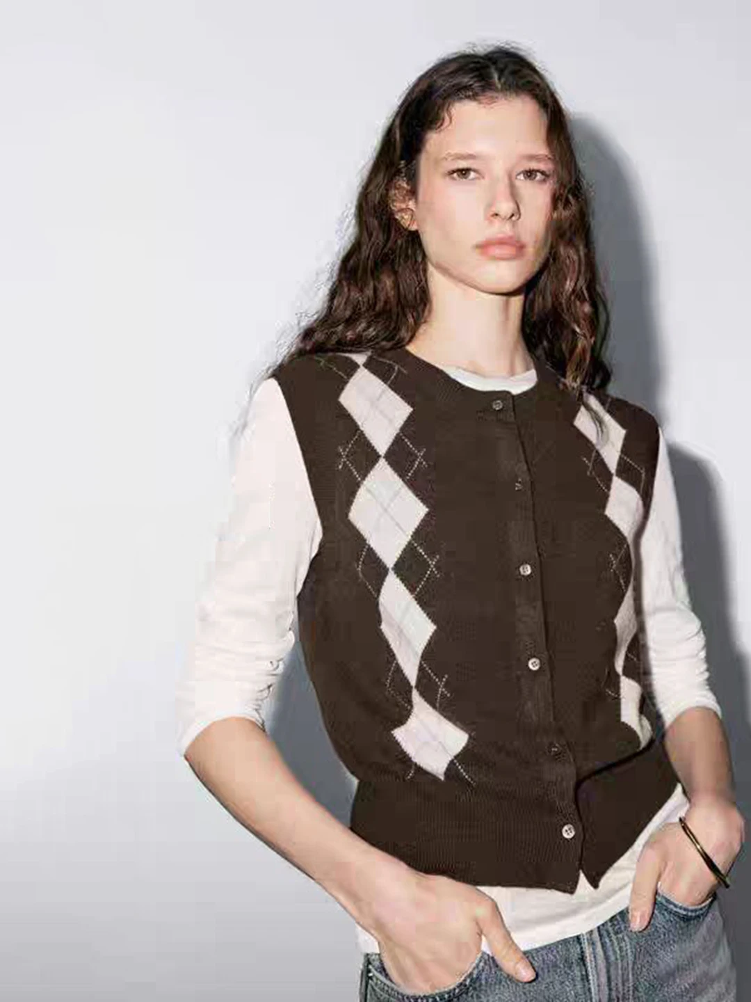 

Мягкий уютный вязаный жилет с круглым вырезом, повседневный, в американском стиле, с ромбовидным узором, на одной пуговице, в студенческом стиле