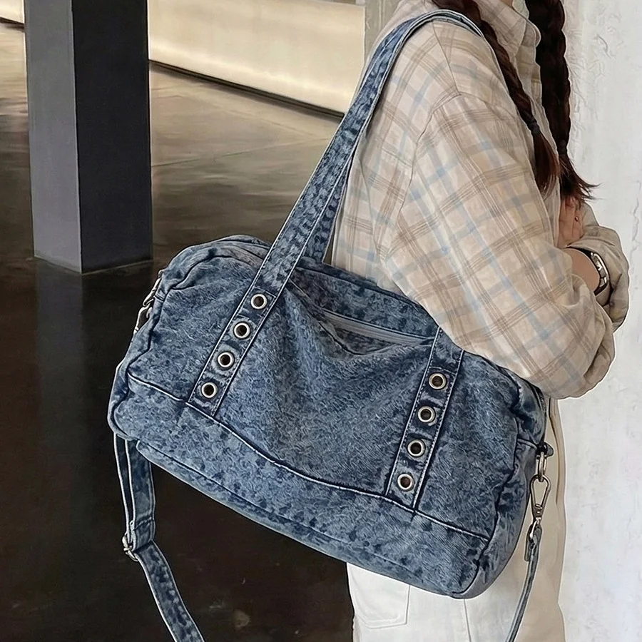 

Повседневная женская джинсовая сумка Boston, большая вместительная сумка через плечо, женская сумка-тоут с заклепками, дорожная сумка через плечо для женщин, синяя.