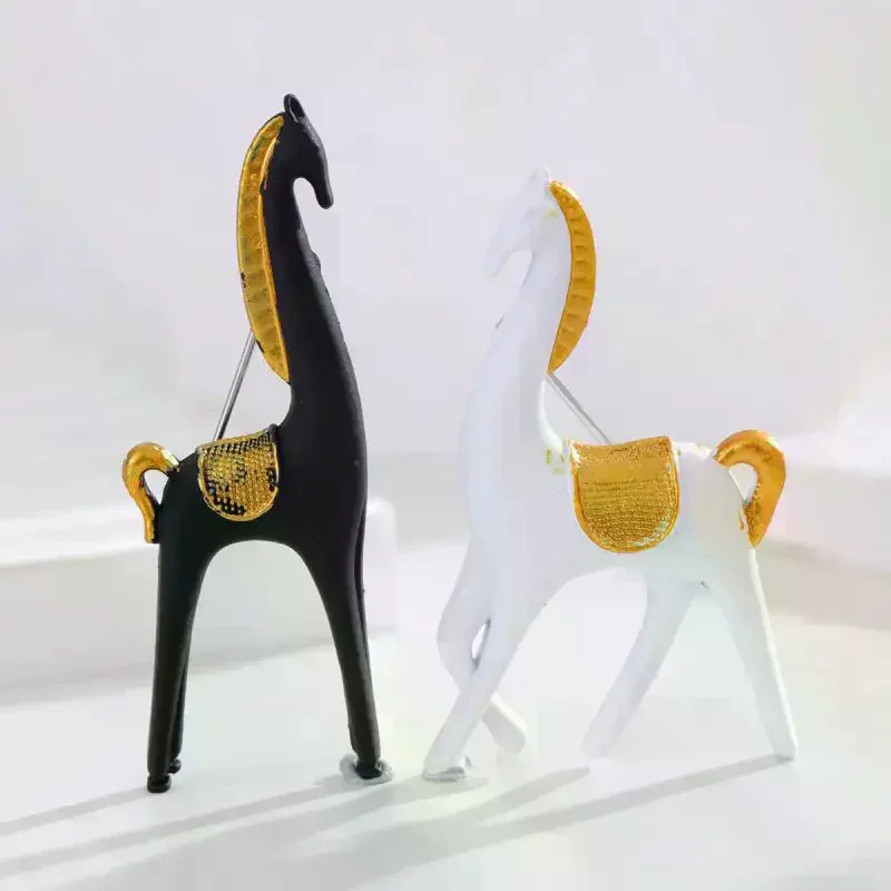 New Creative Animal Horse Brooch Fashion Personality Pony Pin Men And Women Accessories Holiday Gift