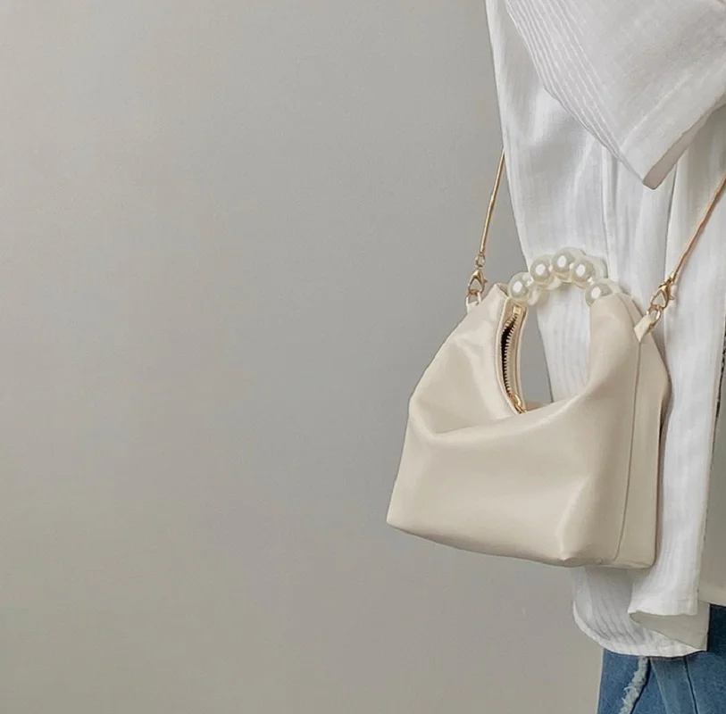 Bolso de mano pequeño con asa de perla para mujer, bandolera de hombro con cadena a la moda, Color sólido