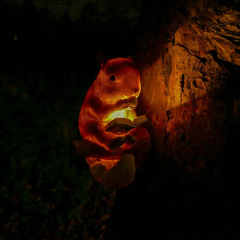 Simulated Little Squirrel Solar-Powered Resin Garden Ornament, Creative Squirrel Hanging on Tree for Garden Decoration and Lands