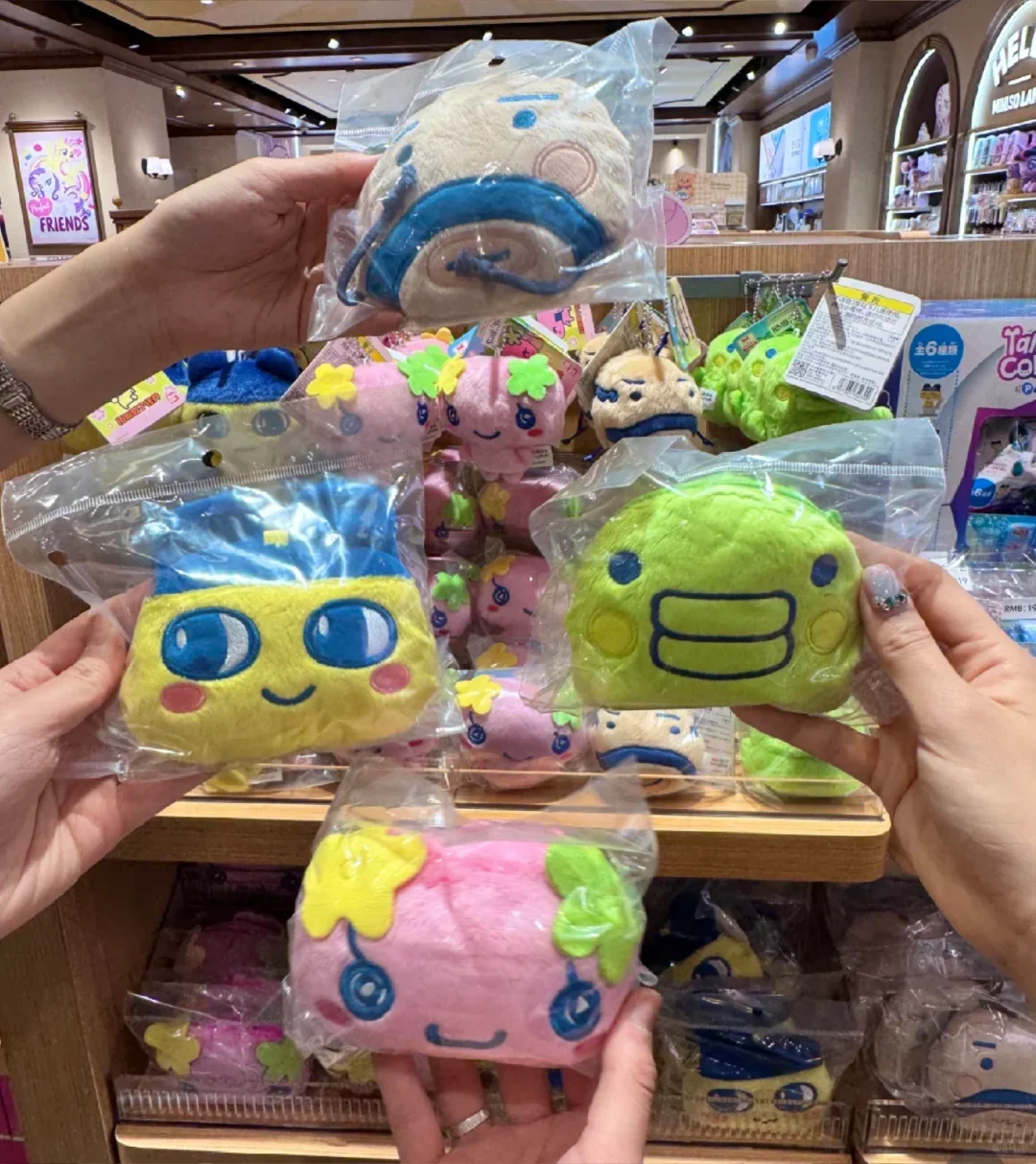 Bandai Co-Band Tamagotchi Happy Park Paradise Mini Bag Pet Pendant Cute Plush Toy for GirlsAccessories Stuffed Collectible Gifts