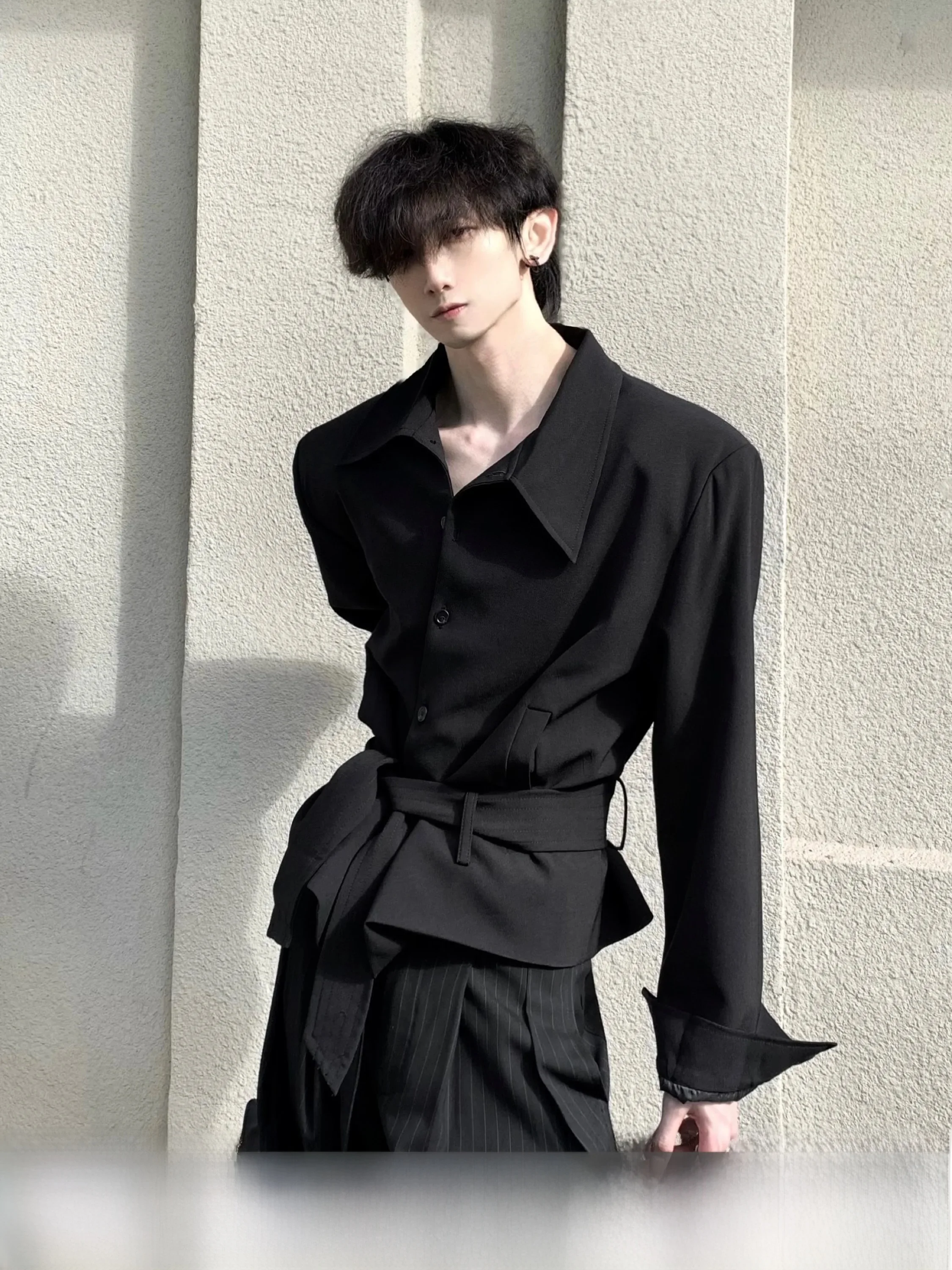 Elegant Minimalist Black Belted Short Jacket Men's High-End Slant Flap Design Shoulder Pad Outerwear Autumn Mountain Wind