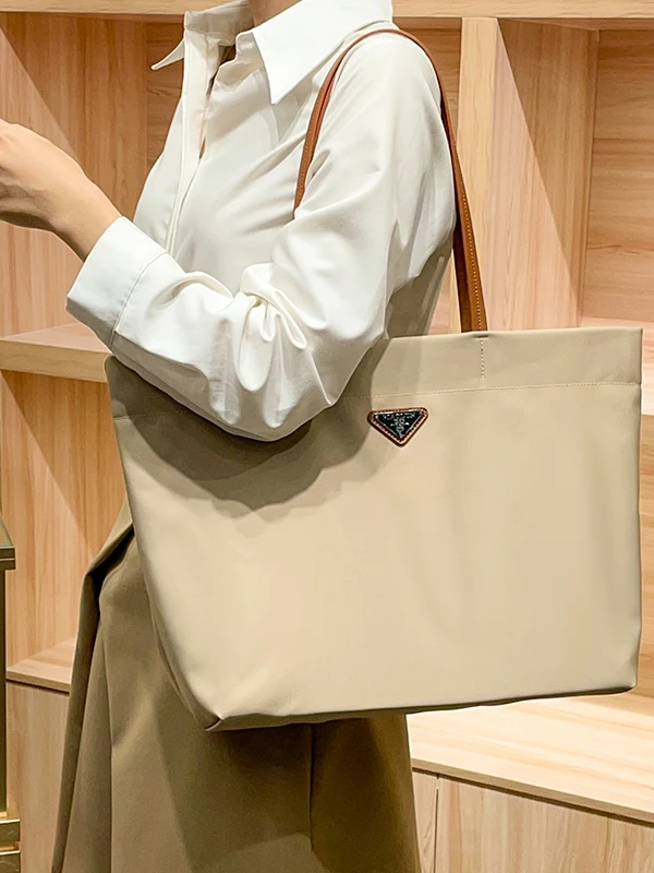 borsa-a-tracolla-semplice-ed-elegante-da-donna-borsa-tote-in-morbida-pelle-con-chiusura-a-cerniera-ideale-per-il-lavoro-e-il-tempo-libero
