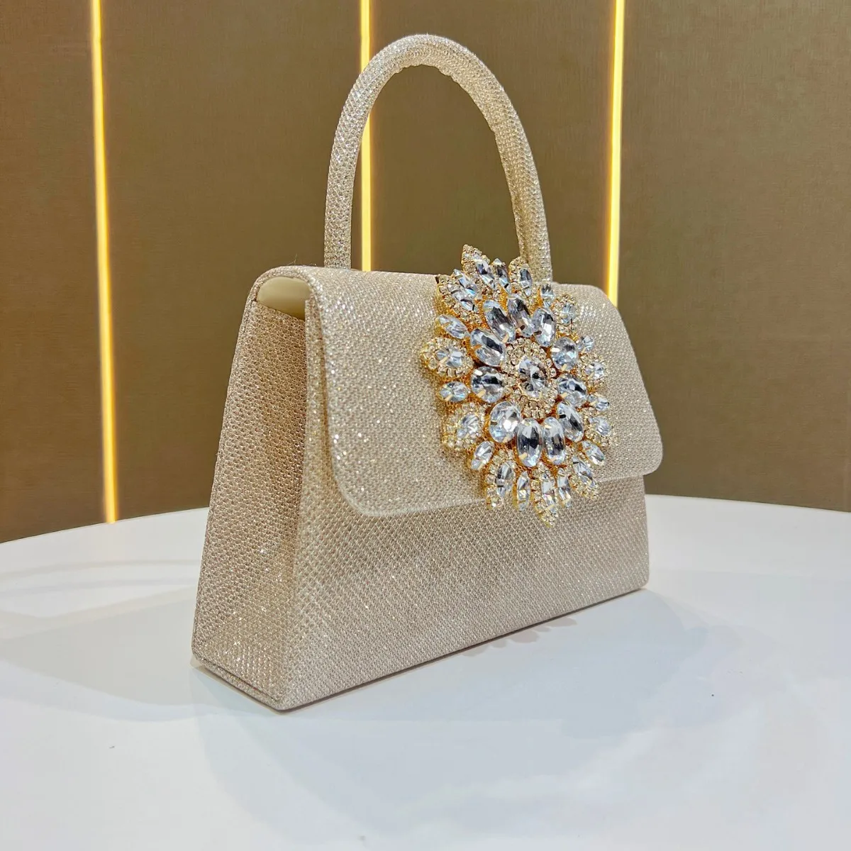 Modna torebka damska crossbody z rodowaną kratą, małym kwadratem, diamentowym wzorem, zawieszką w kształcie litery L, na co dzień, z magnetycznym zapięciem, kolor niebieski, gorący trend...