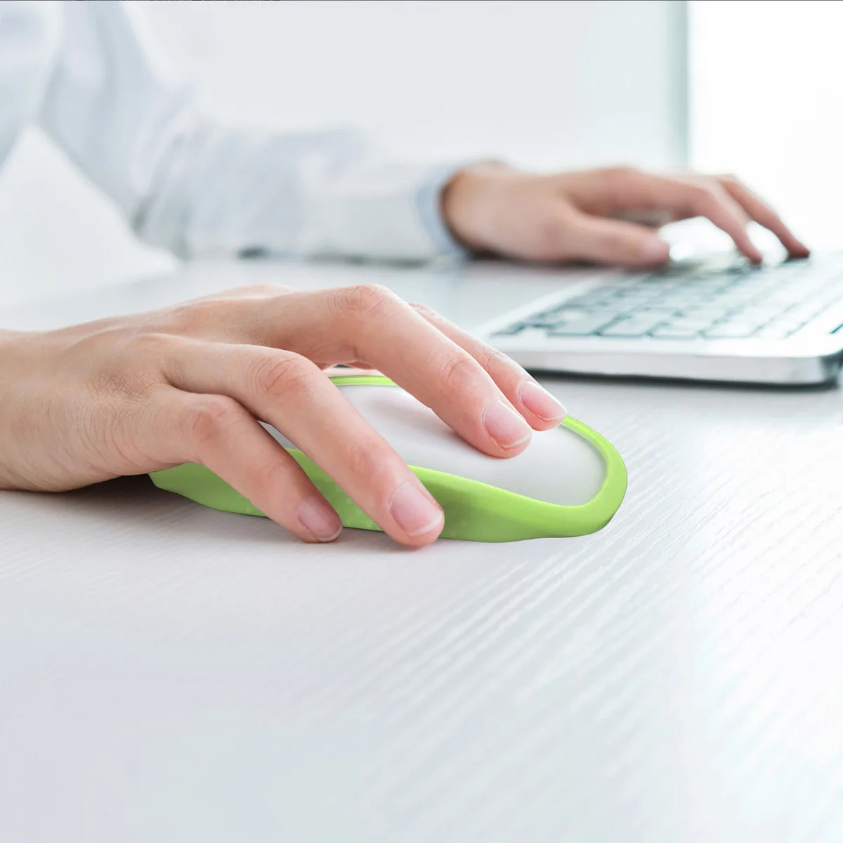 Thickened design at the thumb and pinky touch points on both sides, compatible with Apple Magic Mouse 2/1 silicone mouse covers. - view 4