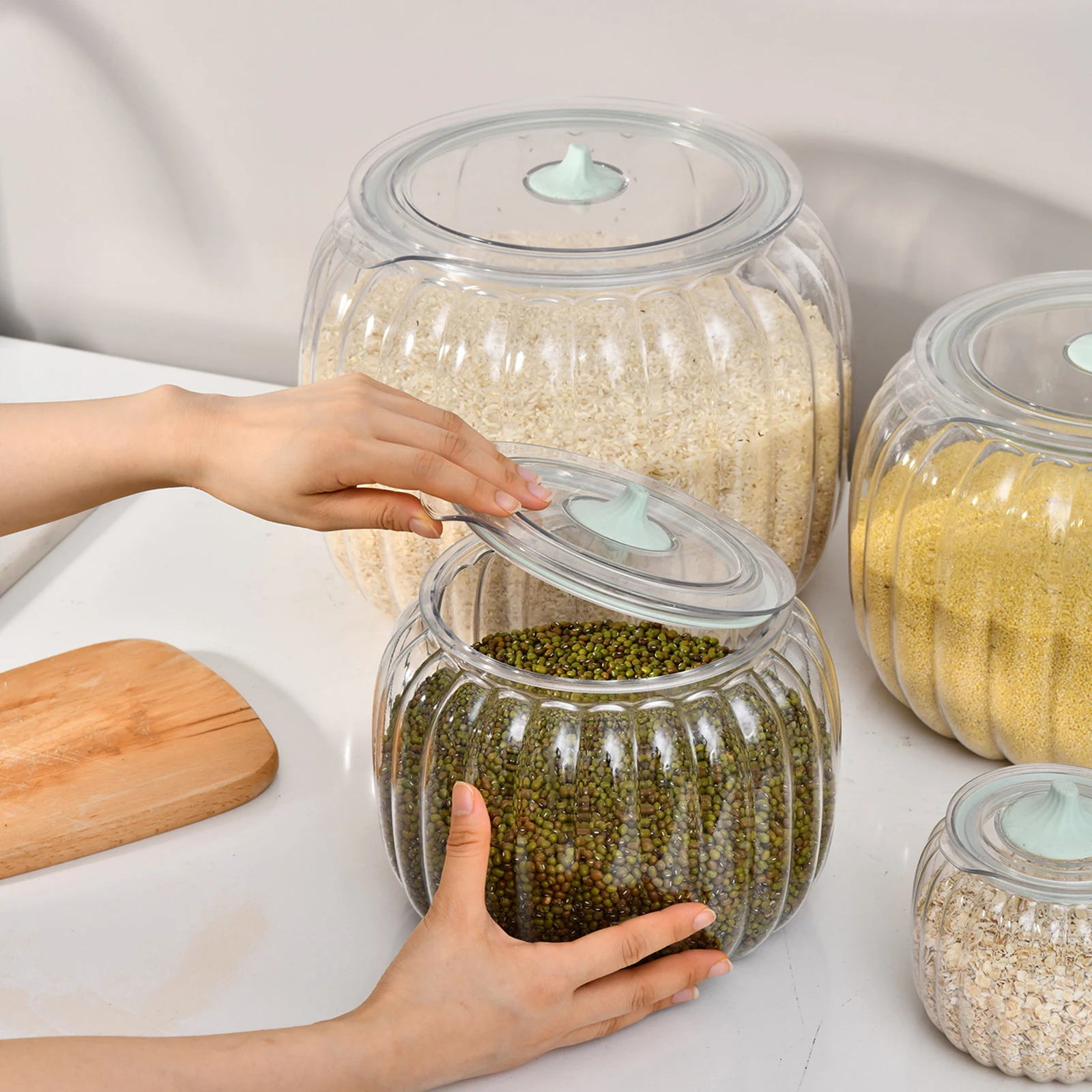 2026 جرة تخزين بلاستيكية شفافة على شكل يقطين الهالوين مع غطاء لصناديق تخزين المطبخ من حبوب دقيق الأرز #1