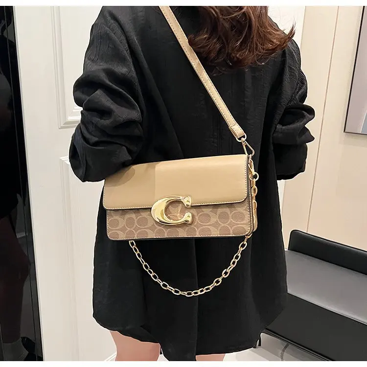 新しいハイエンドのライトラグジュアリーデザイナーメッセンジャーバッグ - 女性向けのファッショナブルで人気があり、持ち運びに便利な通勤スタイル