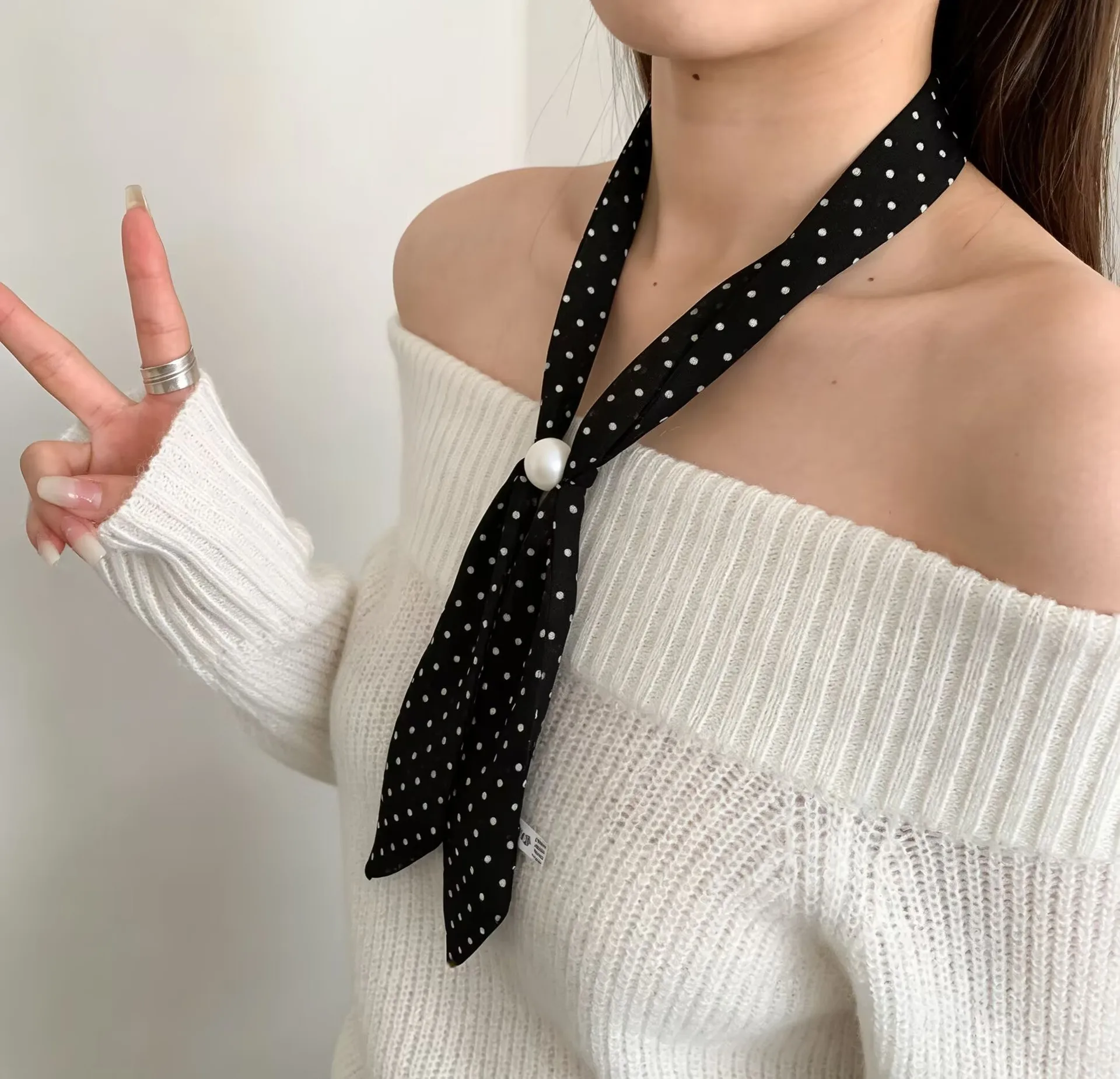 Pearl Buckle Twilly Scarf Women Decorative Satin Mini Polka Dot Skinny Travel Neck Scarf Pre-tied Choker Neck Band Daily outfit view 3