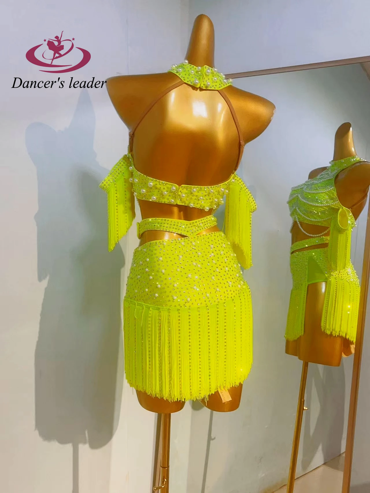 Latin Dance Kostüm Strass Damen High-End Maßgeschneidertes ärmelloses Hals hängendes Perlenquastenkleid Samba Performance Kleid